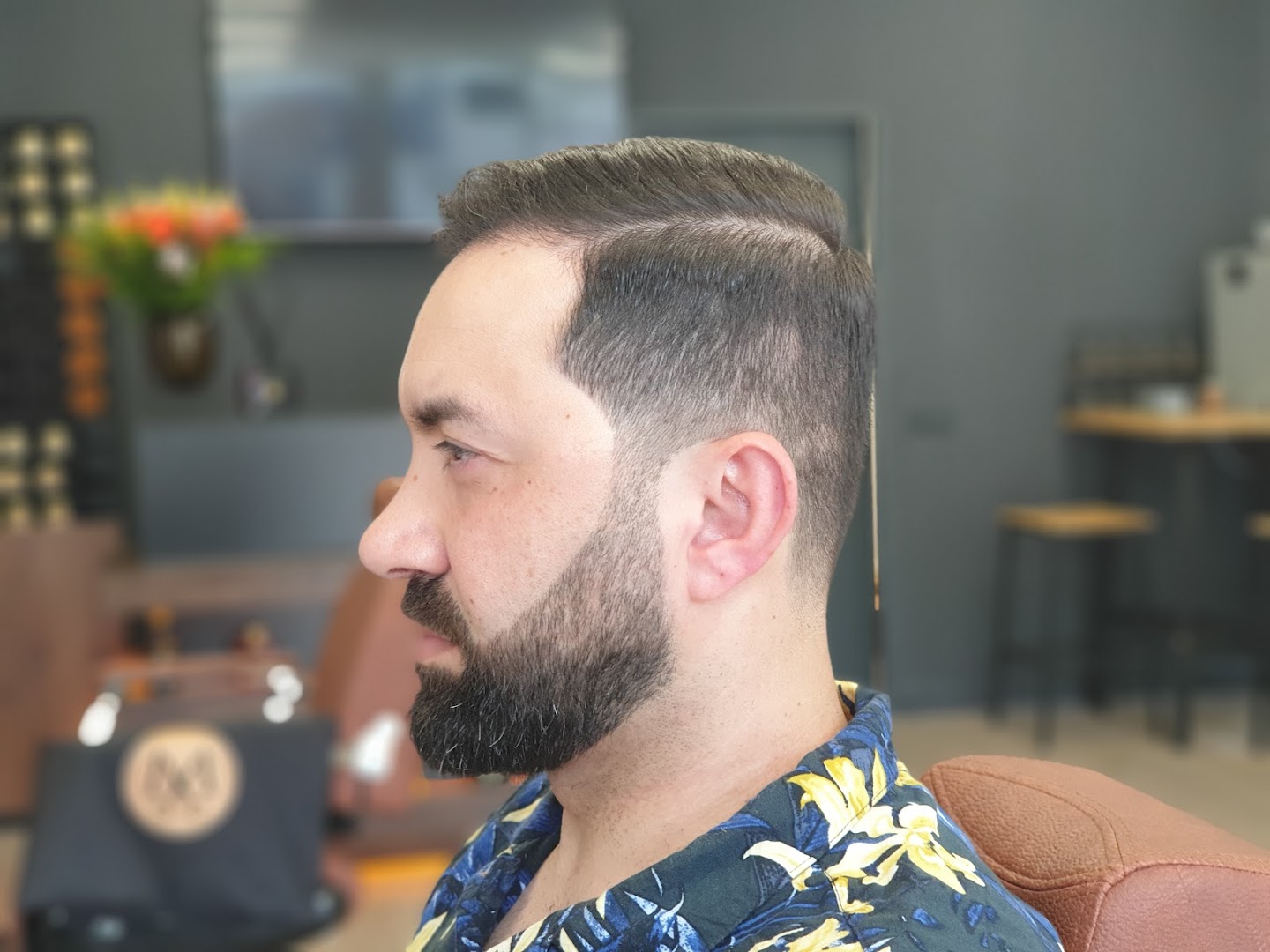 Strakke fade met verzorgde baard bij Kapper Muro